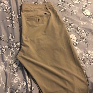 Like new vineyard vines performance pants
